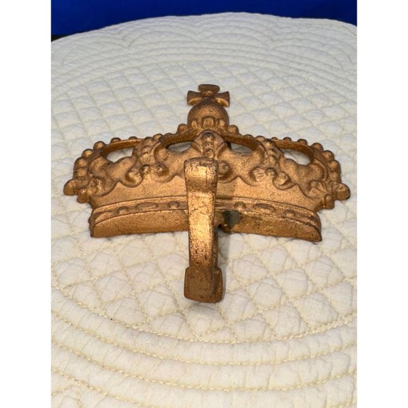 Golden Royalty Crown Hook - Picture 6 of 12